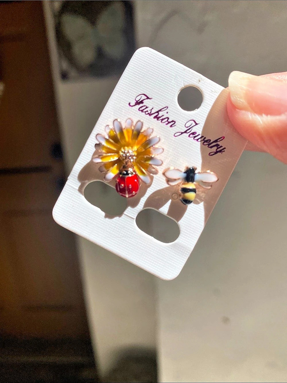 Daisy & Bee Dangle Earrings Yellow & Red new without tags